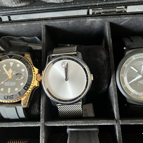Like NEW sliver Movado Bold Silver Mesh Watch. Beautiful just needs a battery.